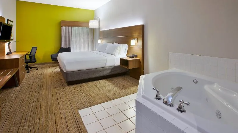Holiday Inn Express & Suites Milford by IHG