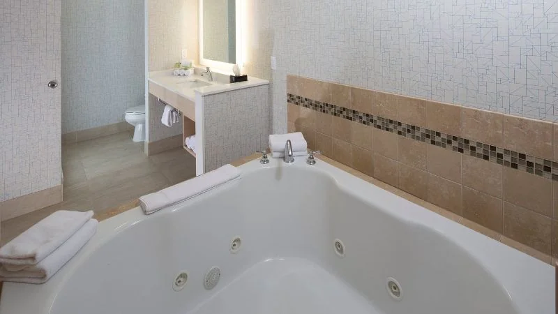 Holiday Inn Express & Suites Monroe by IHG