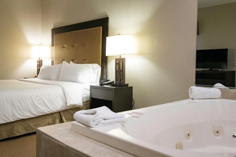 Holiday Inn Express & Suites Olathe North by IHG