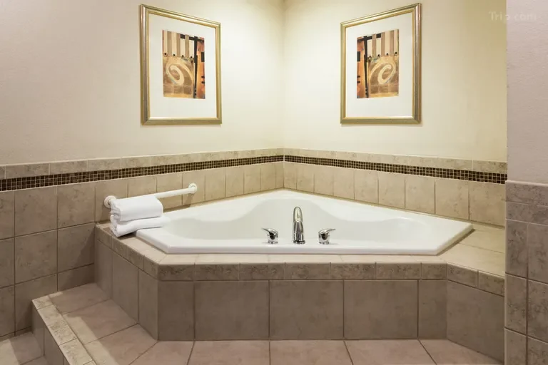 Holiday Inn Express & Suites Rochester Webster by IHG