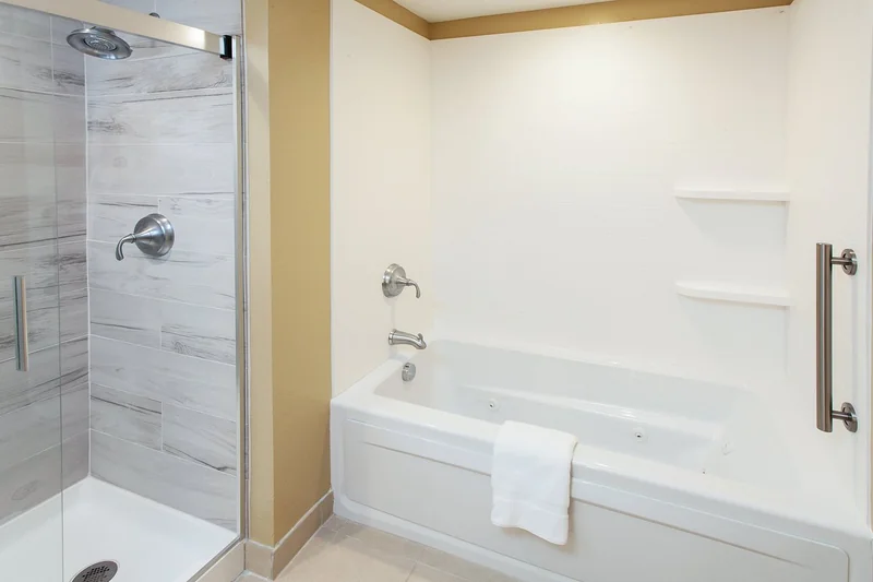 Holiday Inn Express & Suites Sandusky by IHG