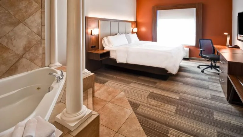 Holiday Inn Express & Suites Schererville
