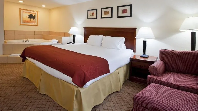 Holiday Inn Express & Suites St. Petersburg North (I-275), an IHG Hotel