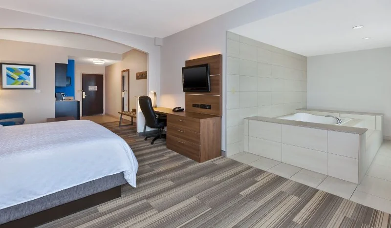 Holiday Inn Express & Suites Warminster – Horsham by IHG