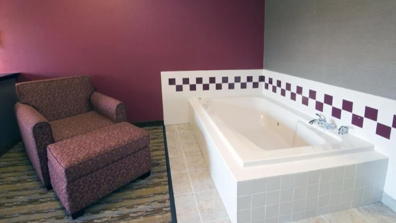 Holiday Inn Express & Suites Wauseon by IHG