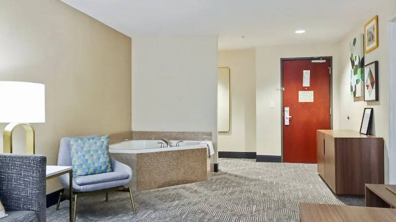 Holiday Inn Quincy, an IHG Hotel
