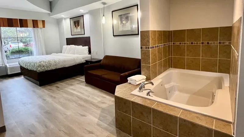 HomeTowne Studios & Suites By Red Roof Washington