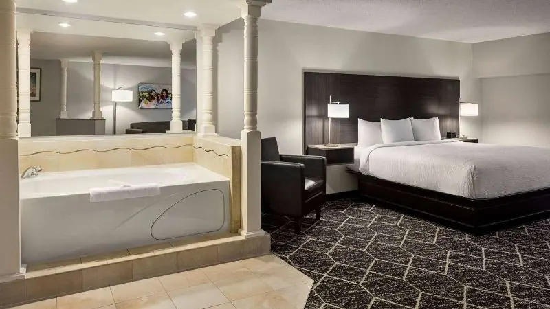 La Quinta Inn & Suites by Wyndham Lake George