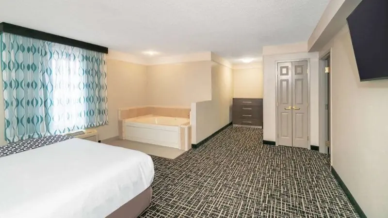 La Quinta Inn & Suites by Wyndham Latham Albany Airport