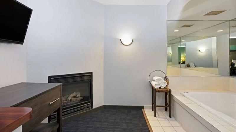 La Quinta Inn & Suites by Wyndham Omaha Airport Downtown