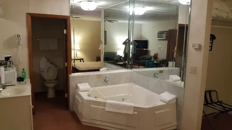 Lockport Inn and Suites