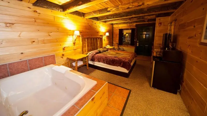 Log Cabin Lodge and Suites