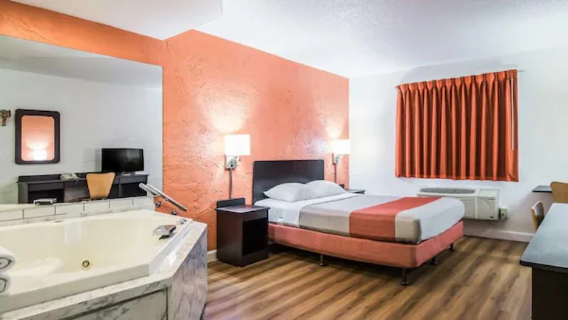 Motel 6 Naperville