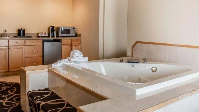 Quality Hotel & Suites At the Falls