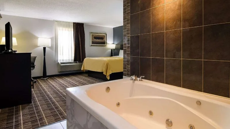Quality Inn Aurora – Naperville Area