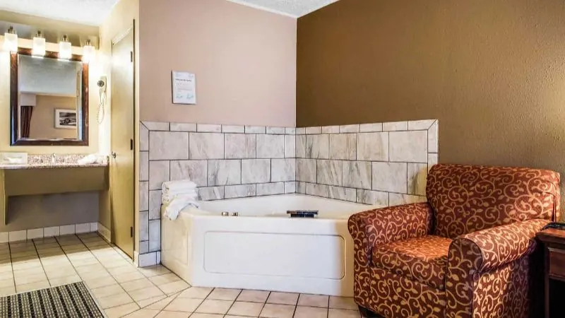 Quality Inn Austintown-Youngstown West