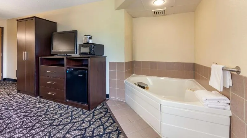 Quality Inn Oshkosh Aviation Park