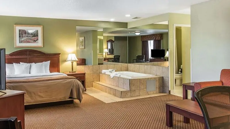 Quality Inn & Suites Ann Arbor Hwy 23