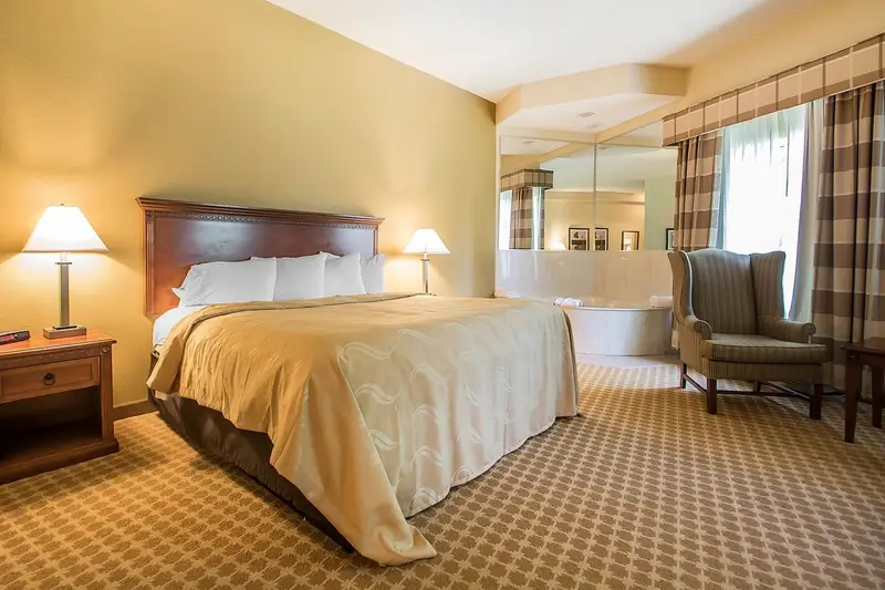 Quality Inn & Suites East Troy I-43