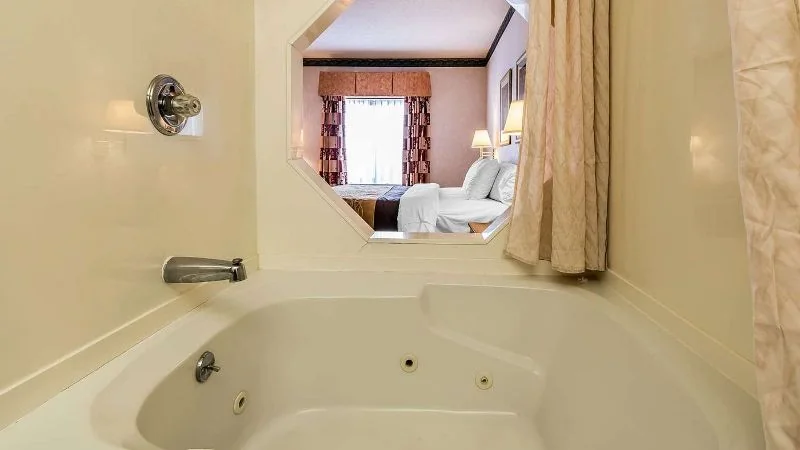 Quality Inn & Suites Evansville North
