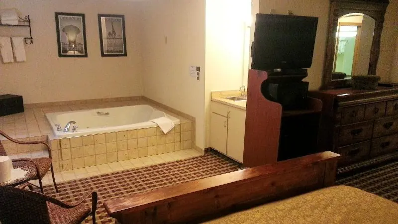 Quality Inn & Suites Marion