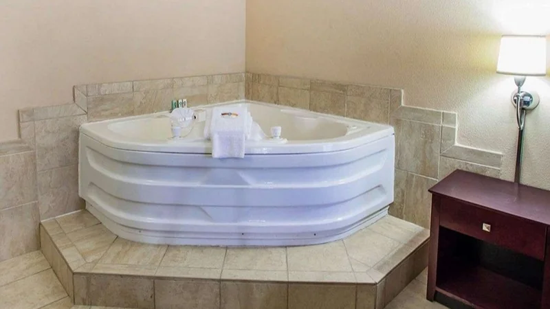 Quality Inn & Suites Peoria North