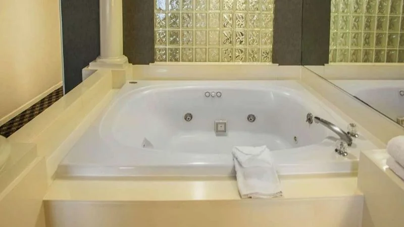 Quality Inn & Suites St Charles – West Chicago