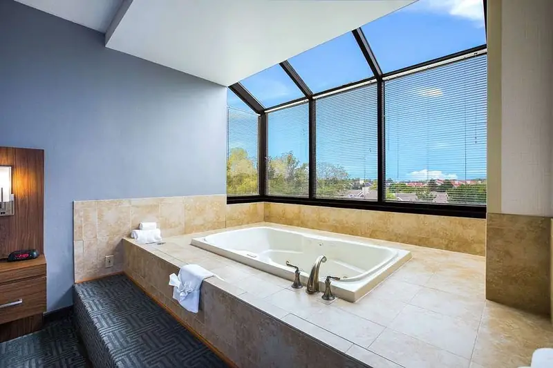 Quality Suites Lansing West