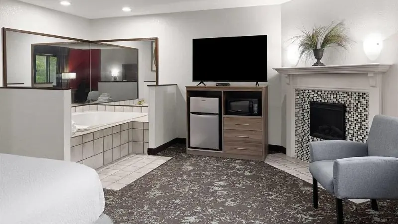 Ramada by Wyndham Cedar Rapids South