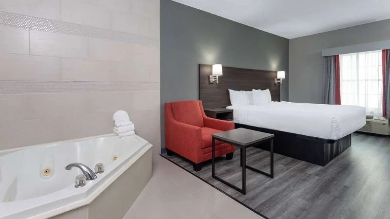 Ramada by Wyndham Sellersburg / Louisville North