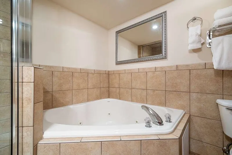 Ramada by Wyndham Sioux Falls Airport – Waterpark Resort
