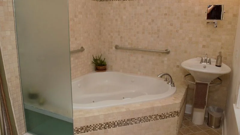 Ray’s Bucktown Bed And Breakfast