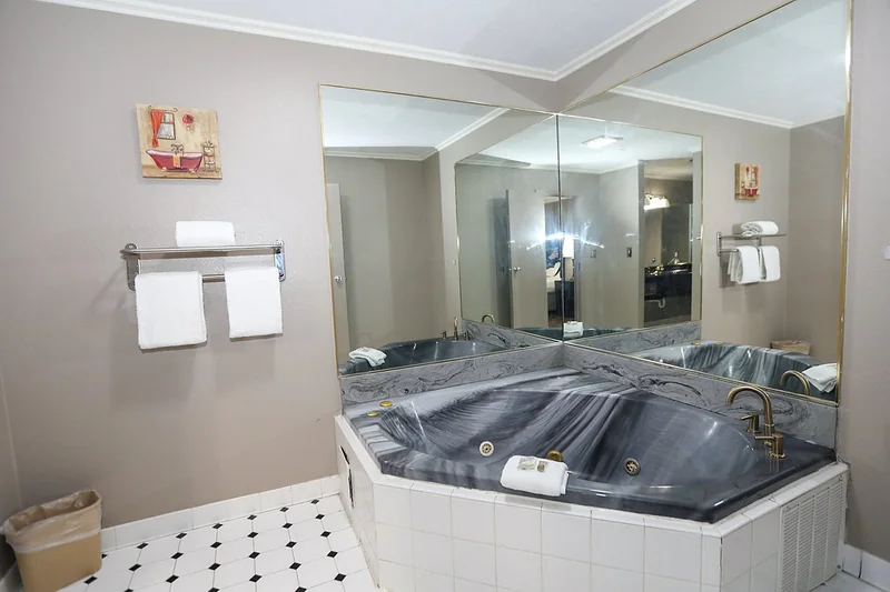 Red Roof Inn & Suites Lexington – Hamburg