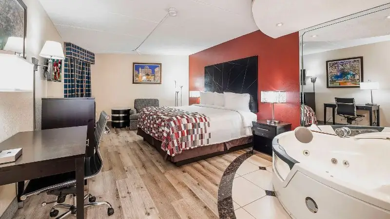 Red Roof Inn & Suites Macon