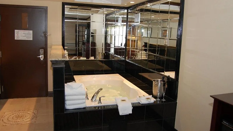 Rodeway Inn & Suites