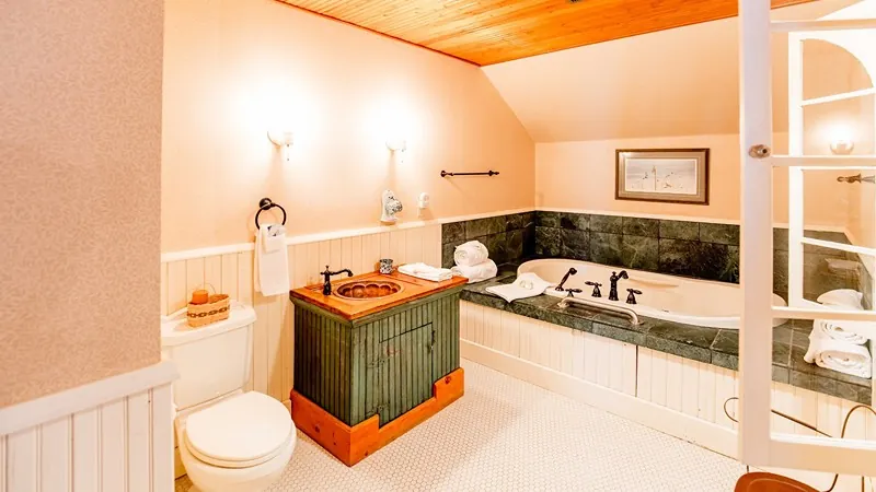 Round Barn Farm B & B Event Center
