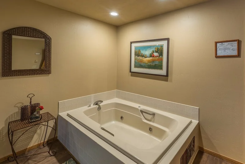 Somerset Inn & Suites