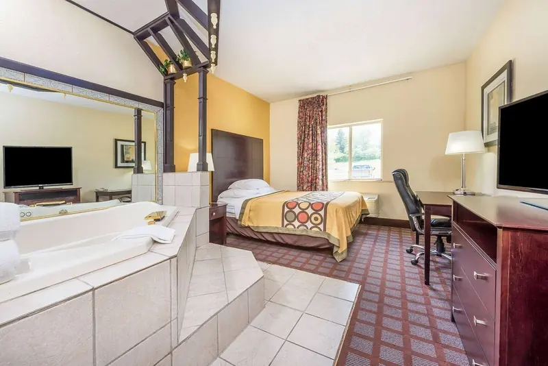 Super 8 by Wyndham Bloomington
