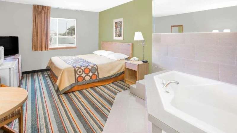 Super 8 by Wyndham East Moline