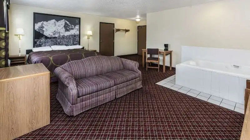 Super 8 by Wyndham Fountain