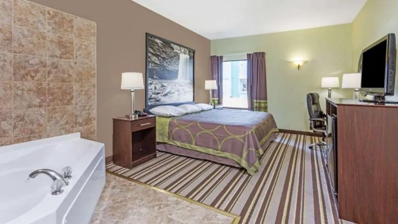 Super 8 by Wyndham Hull Street Midlothian / Richmond Area