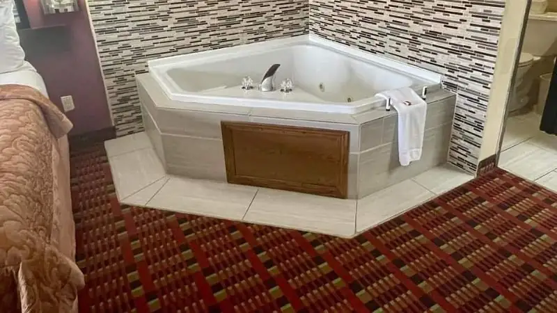 Super 8 by Wyndham Paris IL