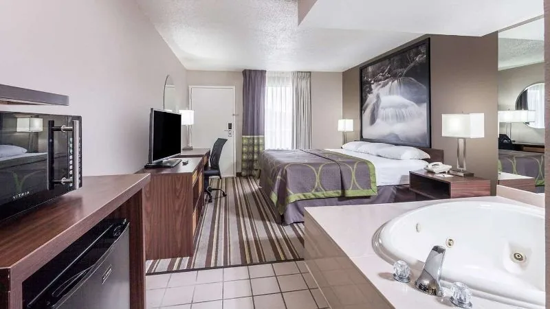 Super 8 By Wyndham Pigeon Forge Dollywood Lane