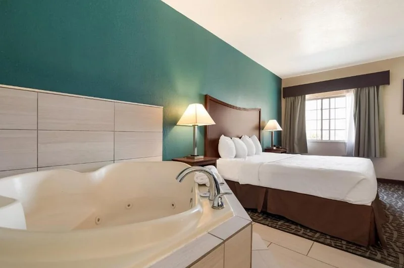 SureStay Plus Hotel by Best Western Topeka Northwest