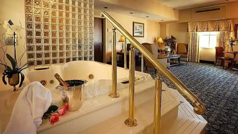 The Claridge Hotel