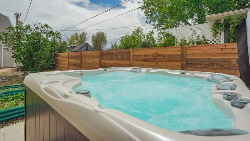 The Hive Downtown: ☀️Hot Tub +🍷Patio + 🔥Fire pit
