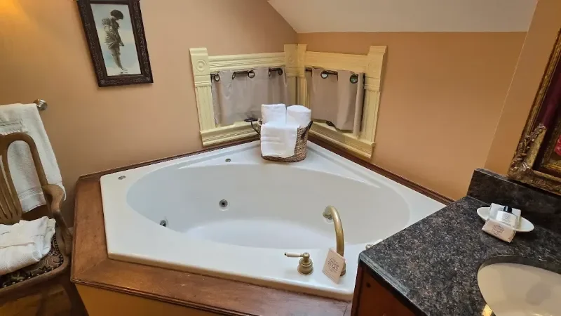 Thorp House Inn & Cottages