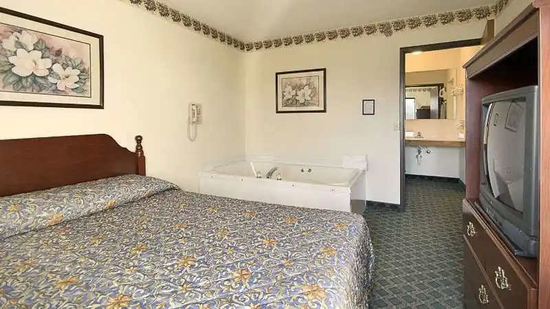 Travelodge by Wyndham Hudsonville