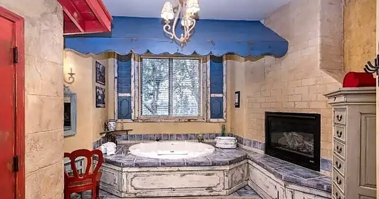 Hotels With a Private Hot Tub and Fireplace: 2026 Romantic Picks